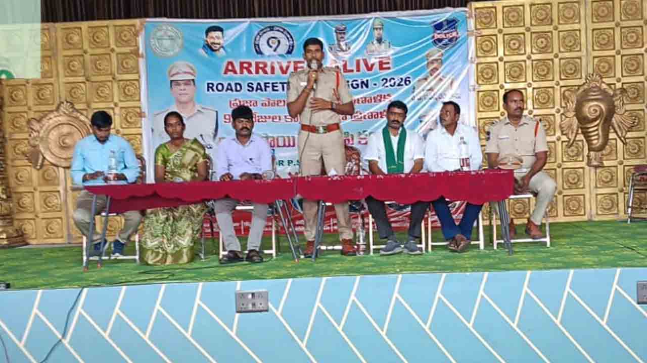 Nidamanuru | వాహనదారులు ట్రాఫిక్ నిబంధనలను విధిగా పాటించాలి.. హాలియా సీఐ..!