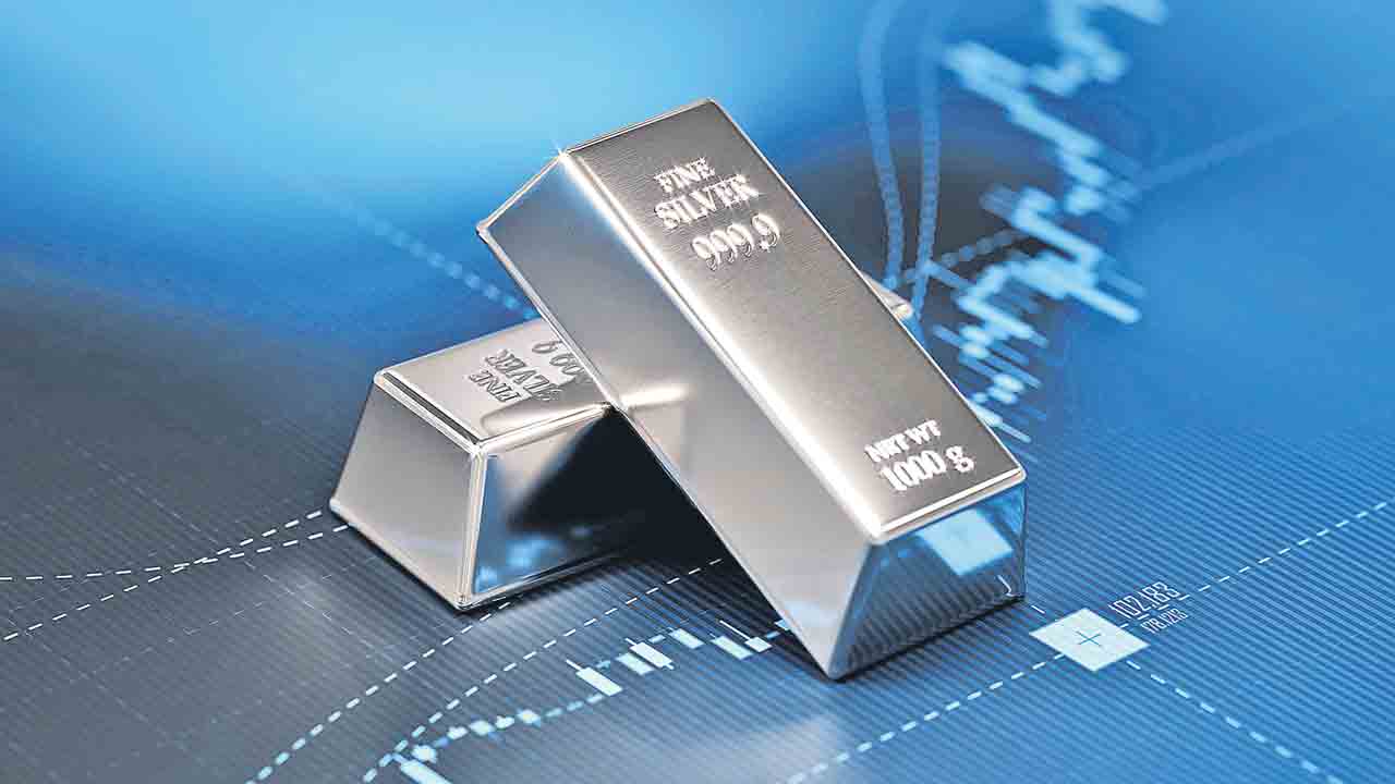 వెండి వెలుగులు.. రూ.4,300 పెరిగిన కిలో ధర