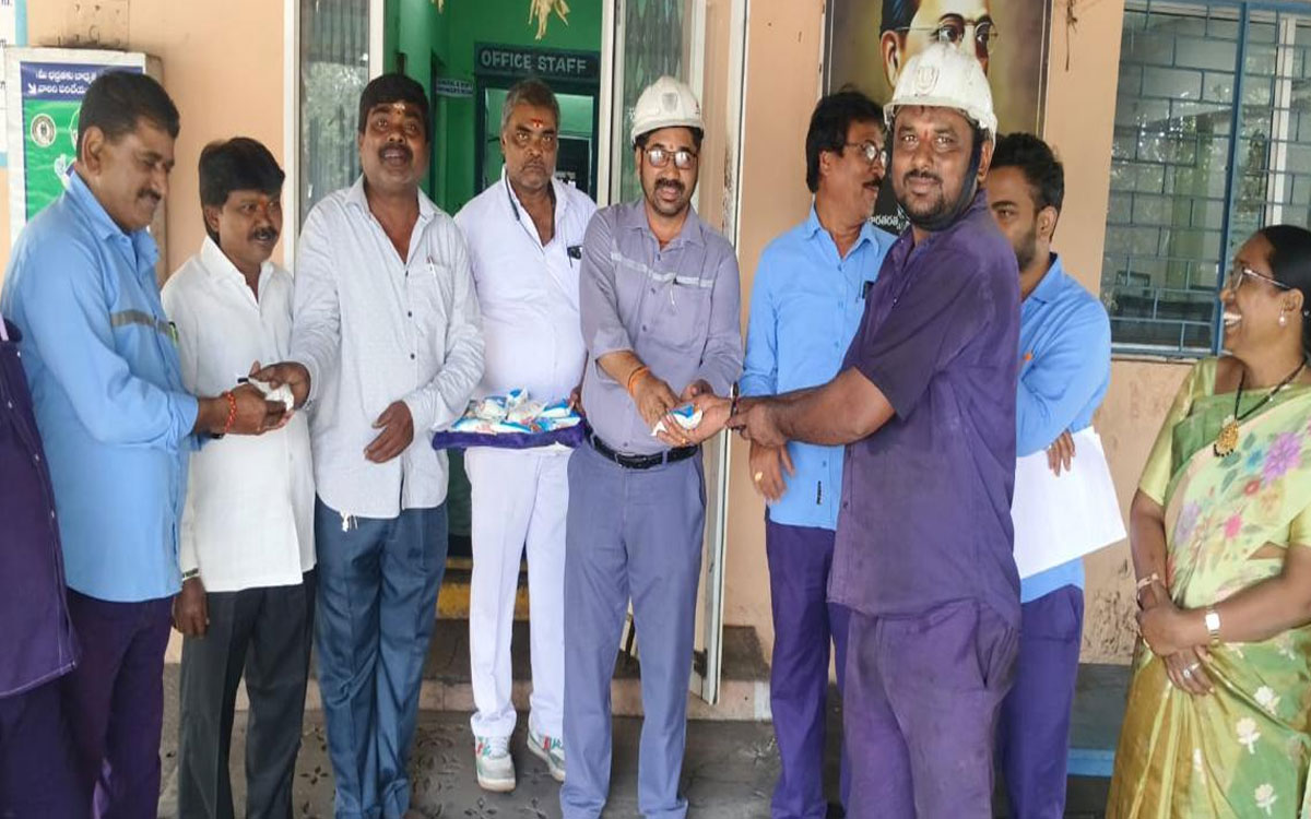 సింగరేణి కార్మికులకు మజ్జిగ పంపిణీ ప్రారంభం