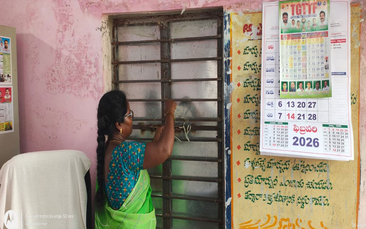 నాసిరకంగా సింగ‌రేణి ఎంఈఓ కార్యాలయ భవన మరమ్మ‌తులు