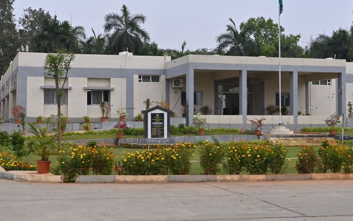 మండుతున్న‌ ఎండలు.. సింగ‌రేణి కార్మికుల‌కు మజ్జిగ పంపిణీ ఎన్న‌డు ?