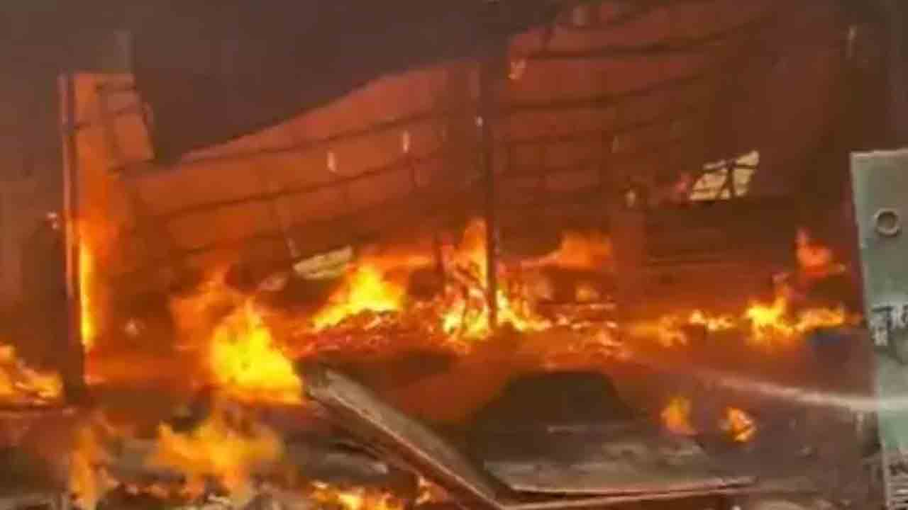 Fire Accident | సోఫా తయారీ కేంద్రంలో భారీ అగ్ని ప్రమాదం