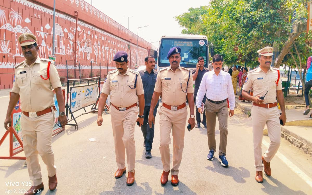 వాహనదారులు ట్రాఫిక్ నియమ నిబంధనలు పాటించాలి : ఎస్పీ న‌ర‌సింహ‌