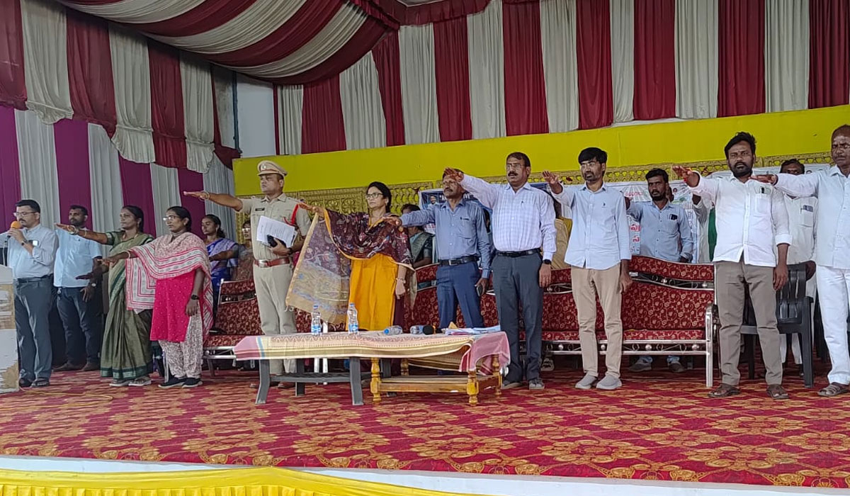 KalvaSrirampur | క్షేత్ర స్థాయిలో సమస్యలు గుర్తించి పరిష్కరించాలి.. కాల్వశ్రీరాంపూర్‌ మండల ప్రత్యేకాధికారి శ్రీమాల