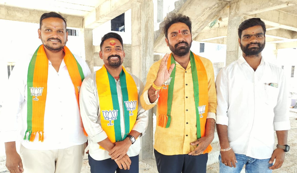 Vemulawada | ఇల్లు కావాలంటే లక్షన్నర ఇవ్వాలంట.. వేములవాడ బీజేపీ కౌన్సిలర్ల ఆరోపణ