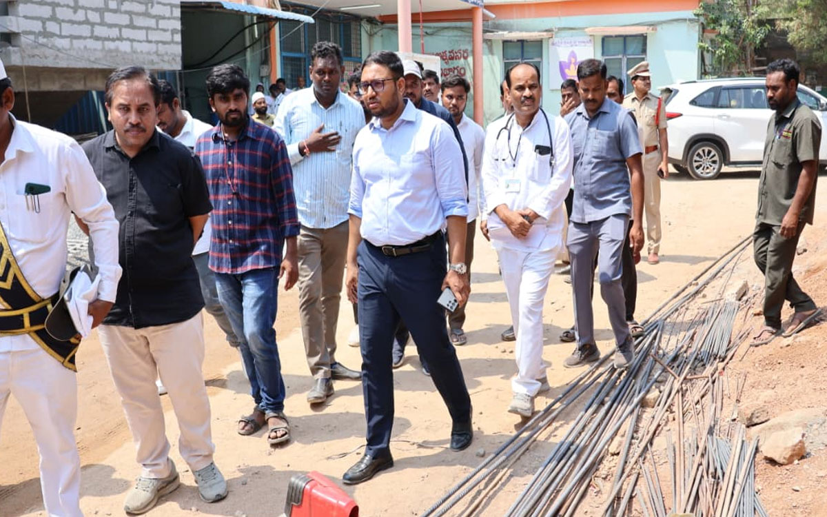 నాణ్యతా ప్రమాణాలతో ఆస్పత్రి నిర్మాణం చేపట్టాలి : కలెక్టర్ తేజస్ నంద్లాల్ పవార్