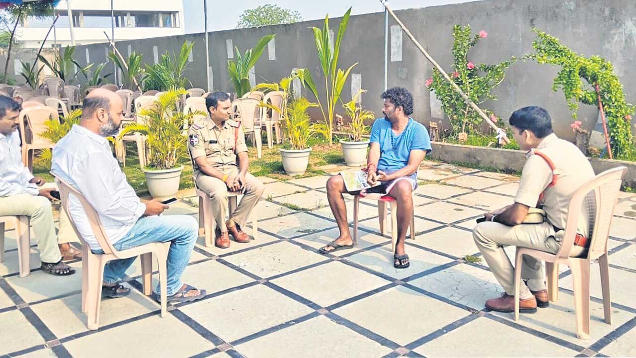 బీఆర్‌ఎస్‌ నాయకుల హౌస్‌ అరెస్ట్‌