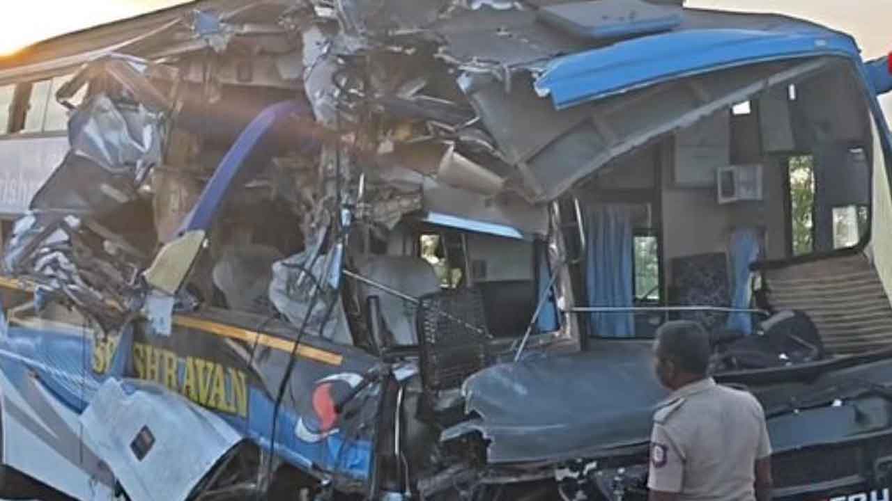 Tamilnadu: సిమెంట్ మిక్స‌ర్ లారీని ఢీకొన్న బ‌స్సు.. 20 మందికి గాయాలు