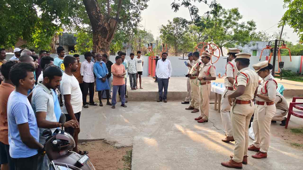 Thandur | ప్రజలు అప్రమత్తంగా ఉండాలి : సీఐ దేవయ్య