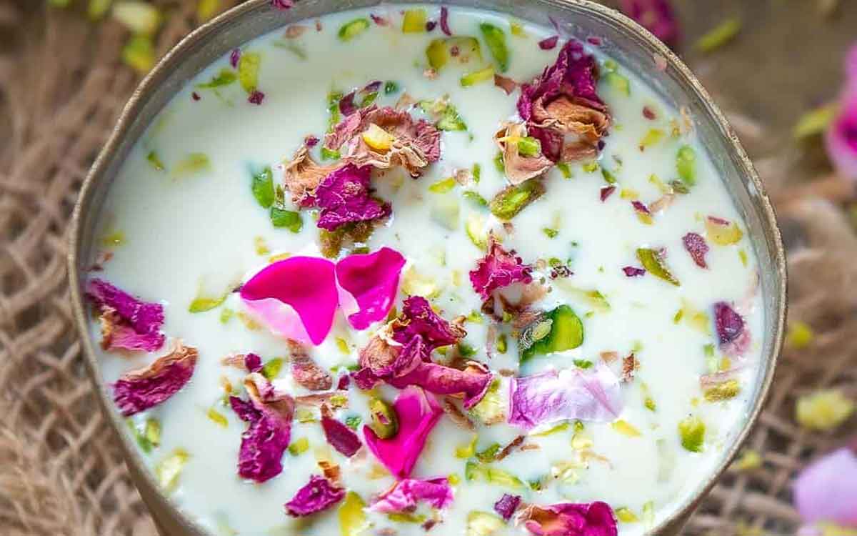 Thandai | వేస‌విలో శ‌రీరానికి చ‌ల్ల‌ద‌నాన్ని, పోష‌కాల‌ను అందించే అద్భుత‌మైన పానీయం ఇది.. ఎలా త‌యారు చేయాలంటే..?