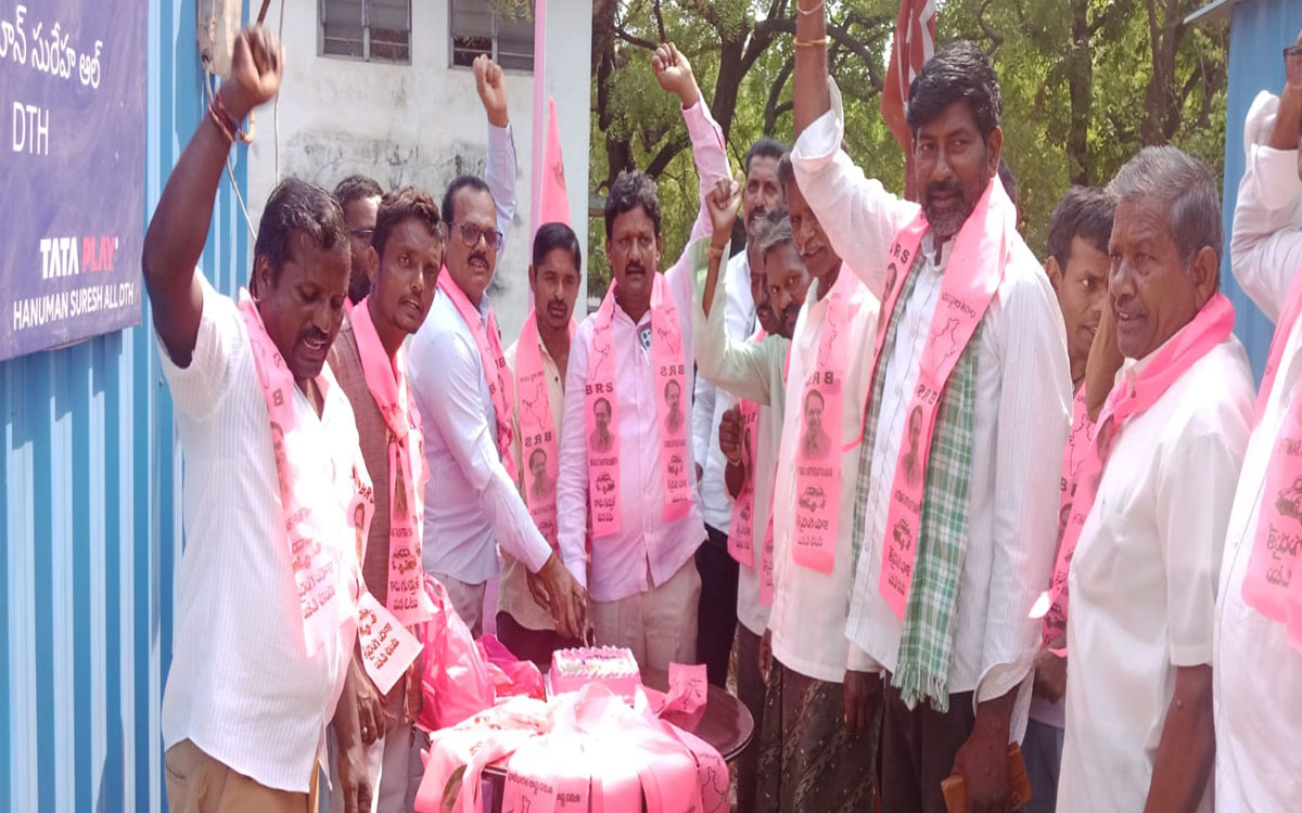 తిరుమలాయపాలెంలో బీఆర్ఎస్ ఆవిర్భావ వేడుక‌లు