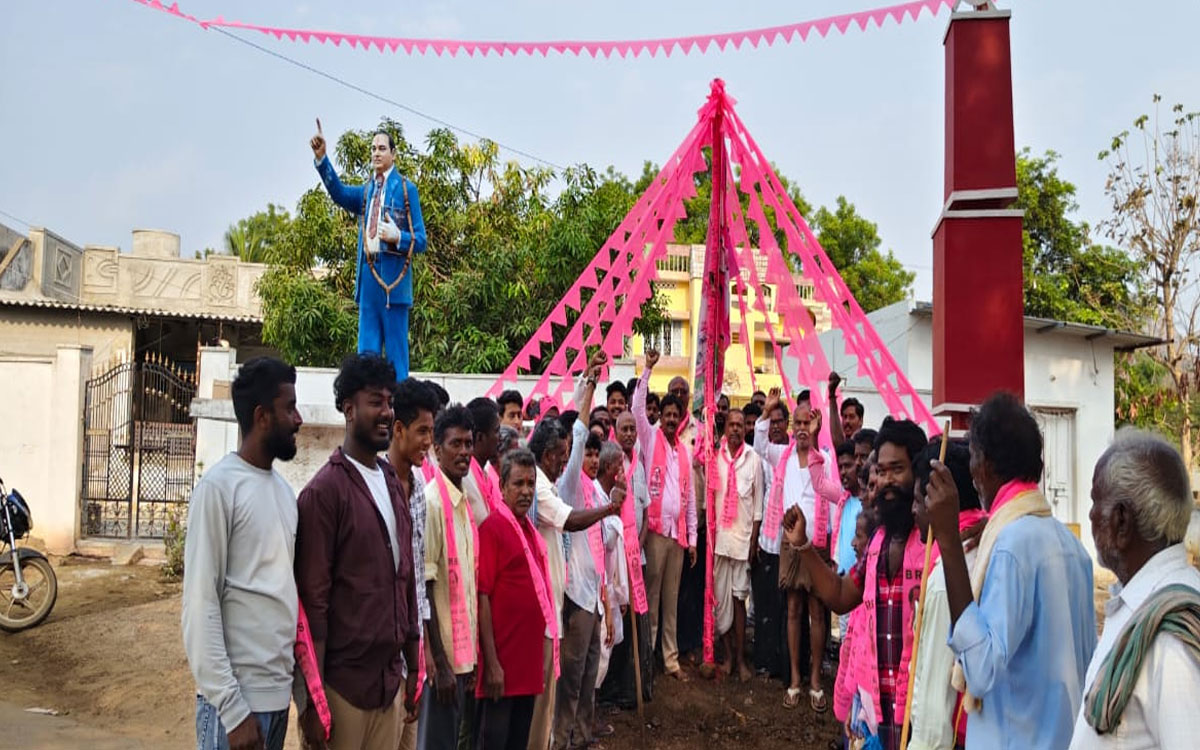 తిరుమలాయపాలెంలో బీఆర్ఎస్ ఆవిర్భావ వేడుక‌లు