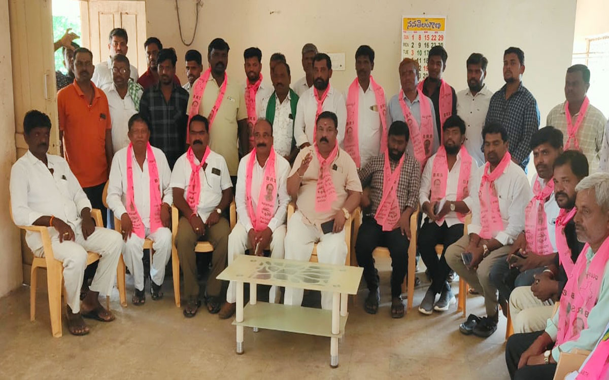 ‘అక్రమ కేసులకు అద‌రం బెదరం’