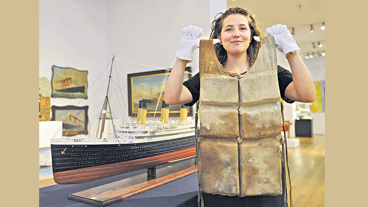 8 కోట్లు పలికిన ‘టైటానిక్‌’ లైఫ్‌ జాకెట్‌