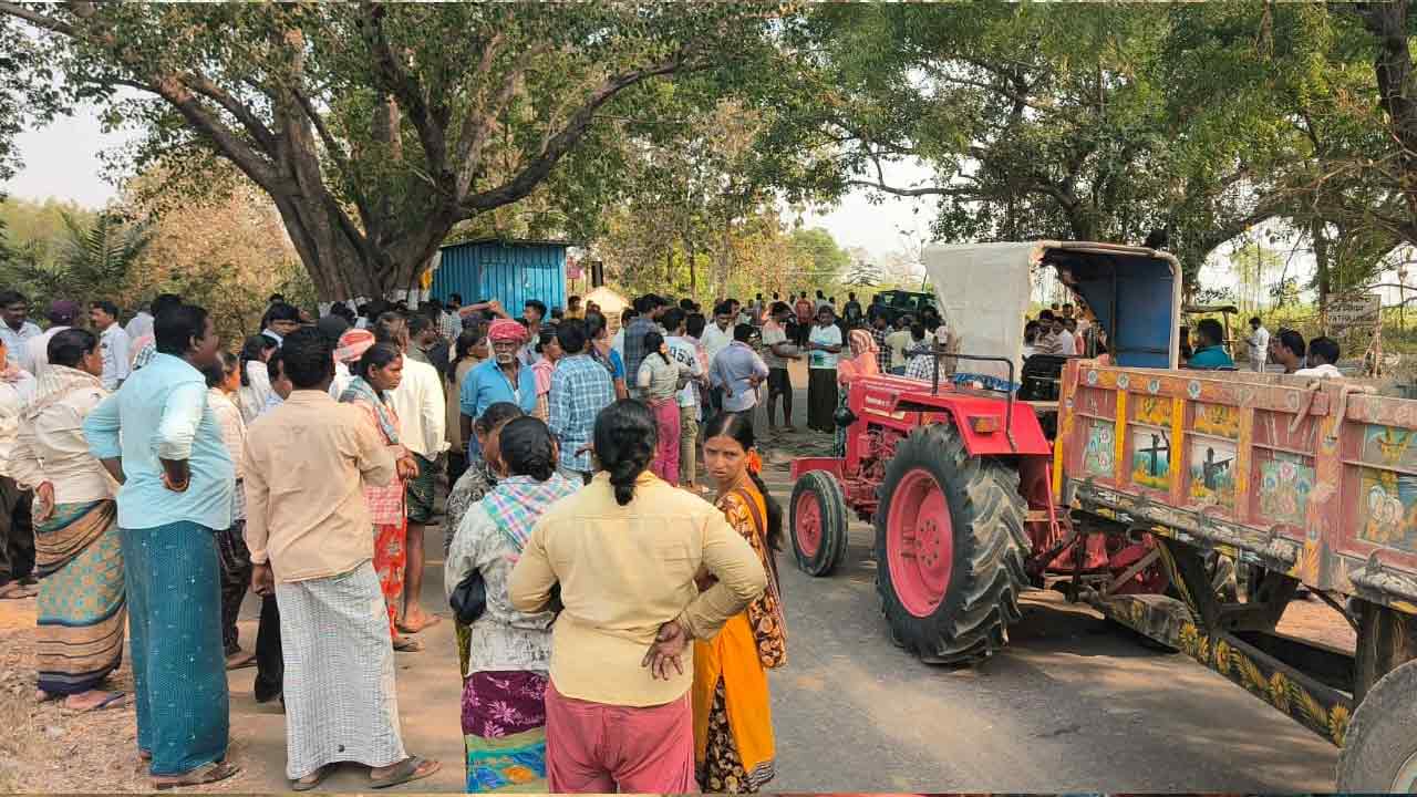 Karepalli | బైక్‌ను ఢీ కొట్టిన ట్రాక్టర్‌ మహిళ మృతి
