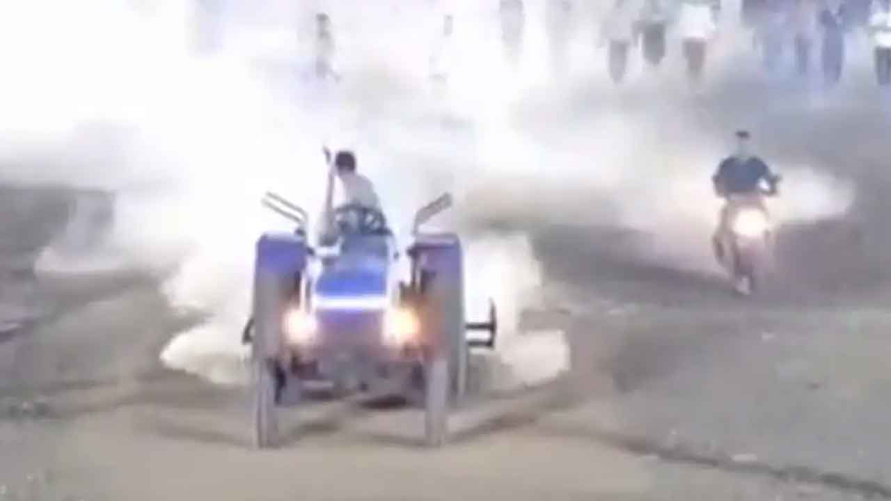 Maharastra: ఫైన‌ల్ మ్యాచ్‌కు ఆహ్వానించ‌లేద‌ని.. ట్రాక్ట‌ర్‌తో పిచ్‌ను ధ్వంసం చేశాడు.. వీడియో వైర‌ల్