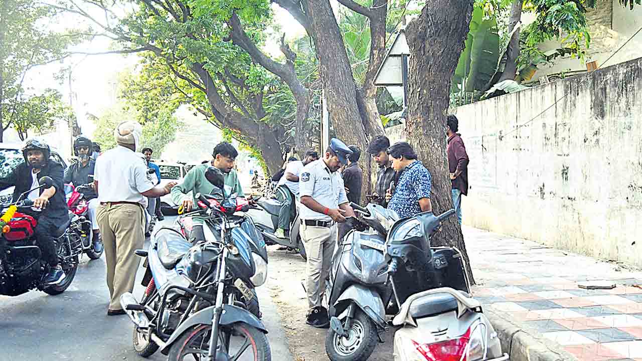 చలాన్ల బాదుడు.. జేబుకు చిల్లు