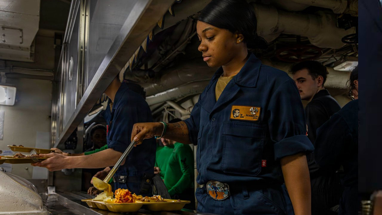 US CENTCOM: ప‌శ్చిమాసియాలో అమెరికా యుద్ధ‌నౌక‌లు.. రోజుకు 12000 గుడ్లు తింటున్న సిబ్బంది