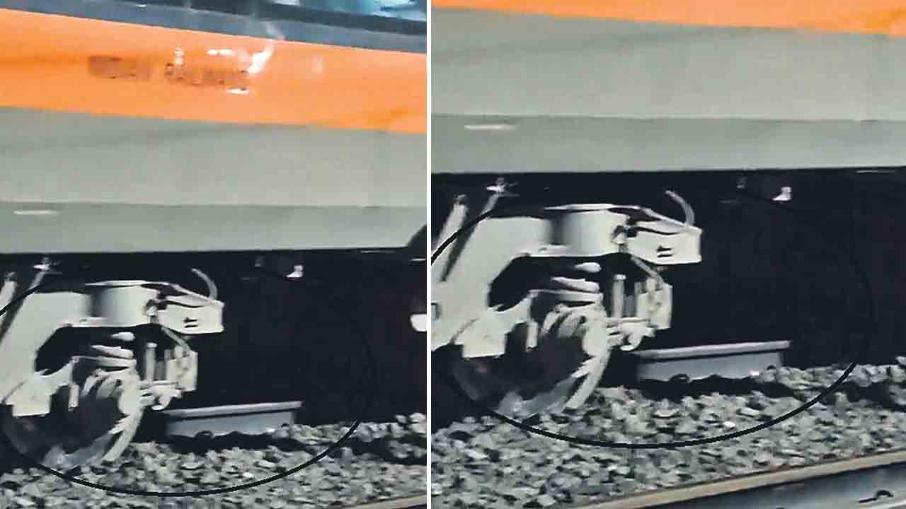 పట్టాలు తప్పిన వందే భారత్‌ రైలు.. పుణెలో ఘటన