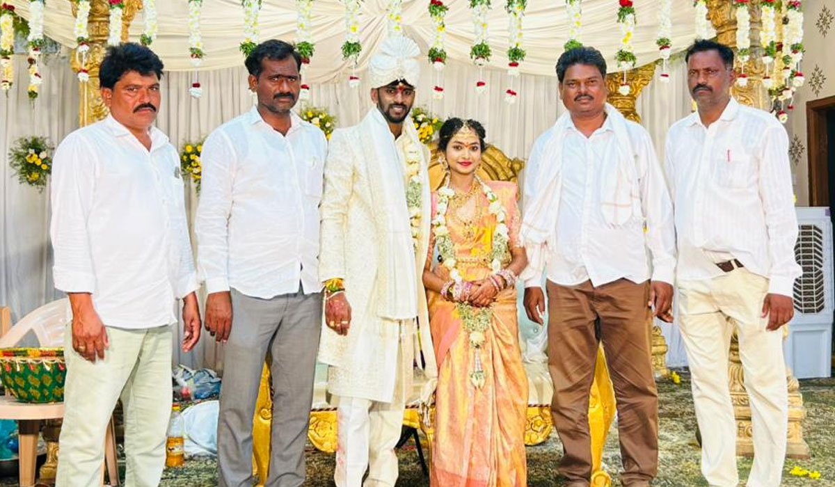 Nizamabad | లింగితండా అబ్బాయి, శ్రీలంక అమ్మాయి వివాహం.. దుబాయిలో పరిచయం ప్రేమగా మారి పెళ్లితో జంటగా మారిన వైనం