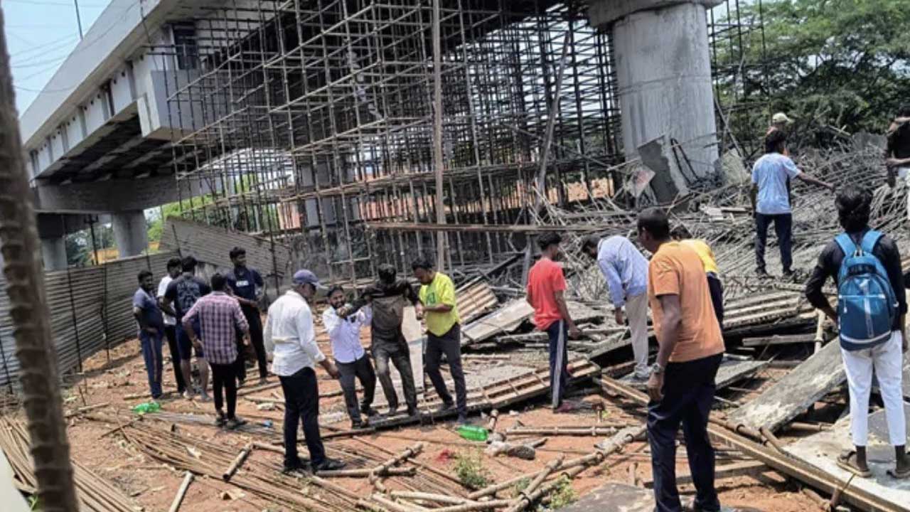 AP News | విశాఖలో కూలిన రైల్వే బ్రిడ్జి.. ఏడుగురికి గాయాలు