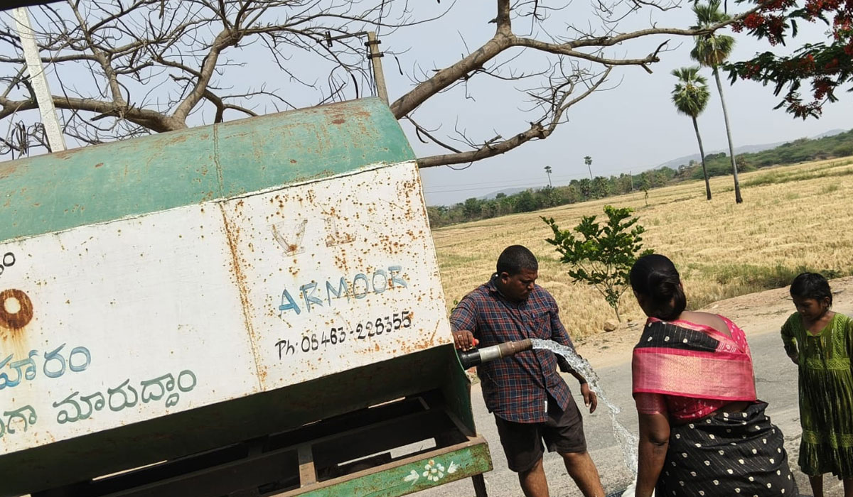 Water Problem | తాల్లరామడుగులో అడుగంటుతున్న భూగర్భ జలాలు