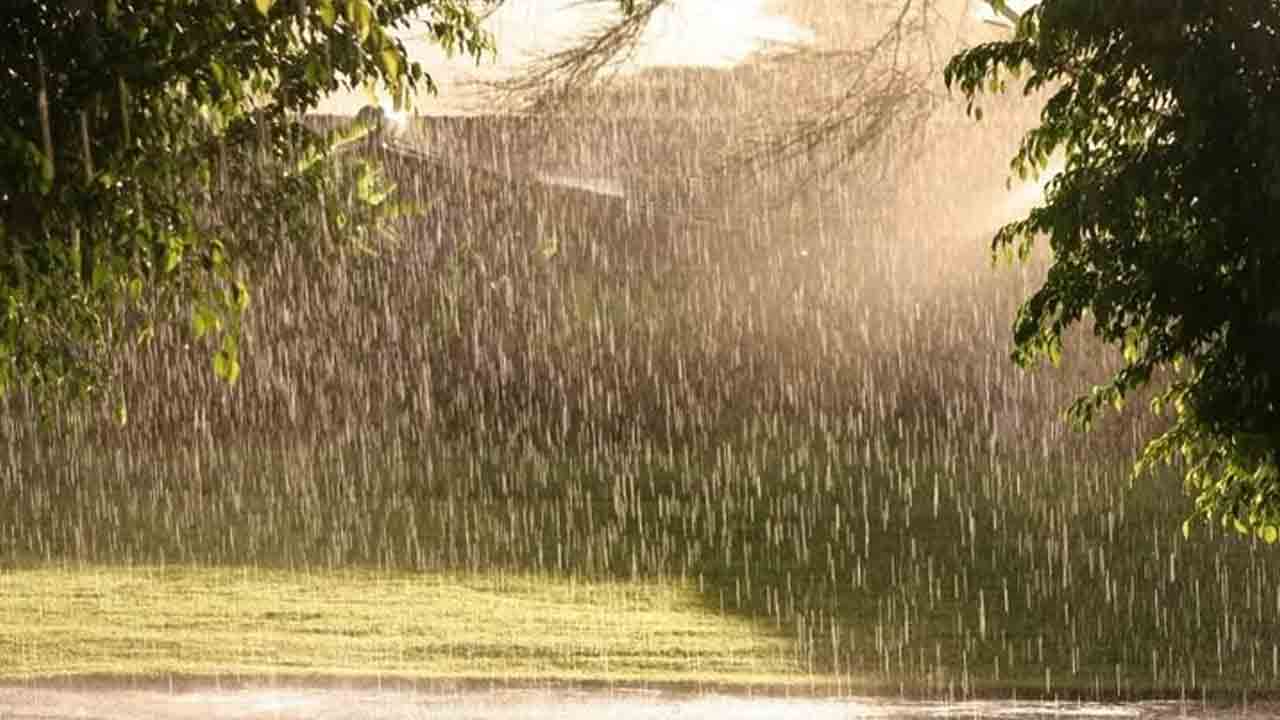 రాష్ట్రంలో మారిన వాతావరణం.. ఒక వైపు ఎండలు, మరోవైపు వడగండ్ల వానలు