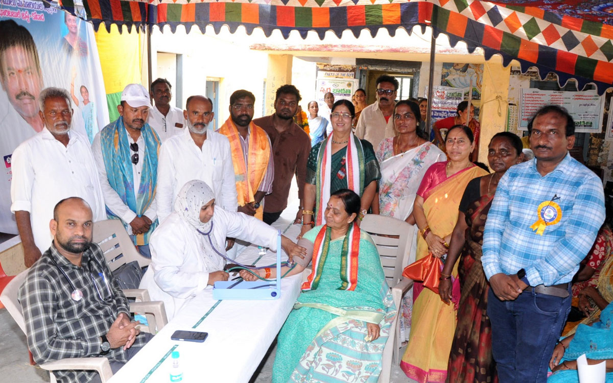 ‘పేదలకు ఉచిత వైద్య సేవలు అభినందనీయం’