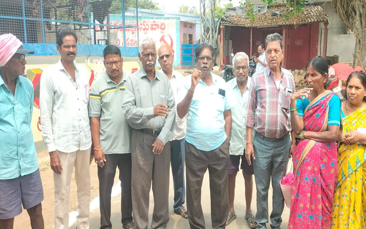 ఇల్లెందు మున్సిపాలిటీ 23వ వార్డు గ్రామ సభ బహిష్కర‌ణ