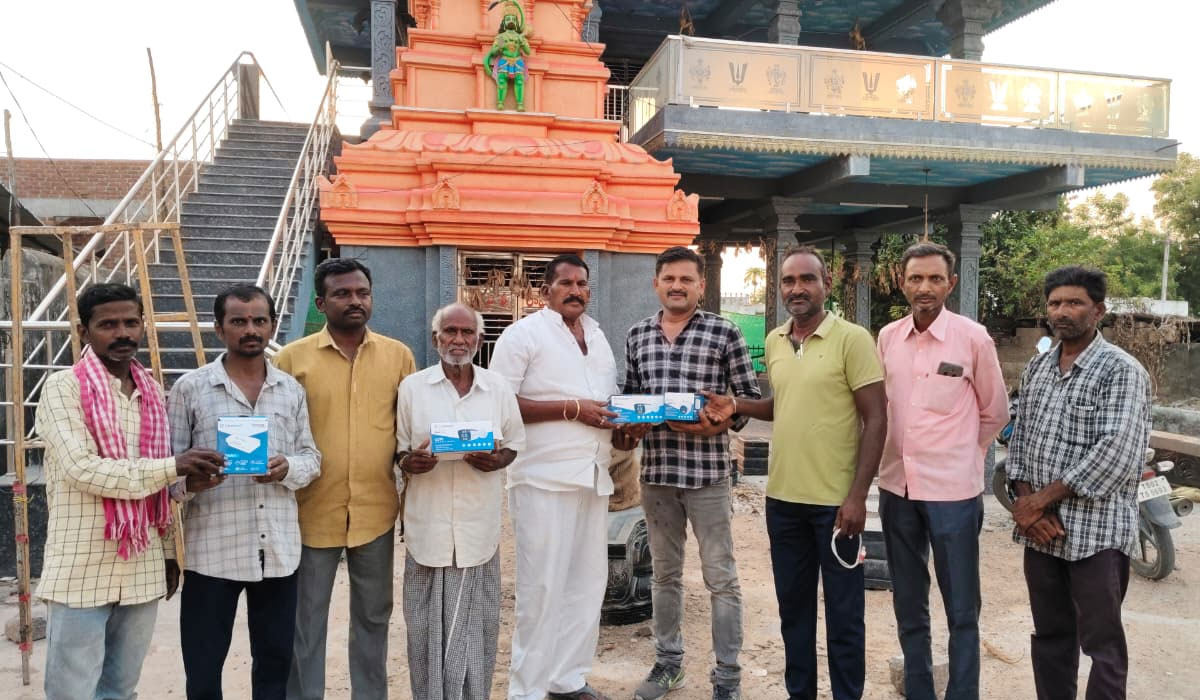 CC Cameras | మల్లారెడ్డిపల్లిలో సీసీ కెమెరాలకు విరాళం అందజేత