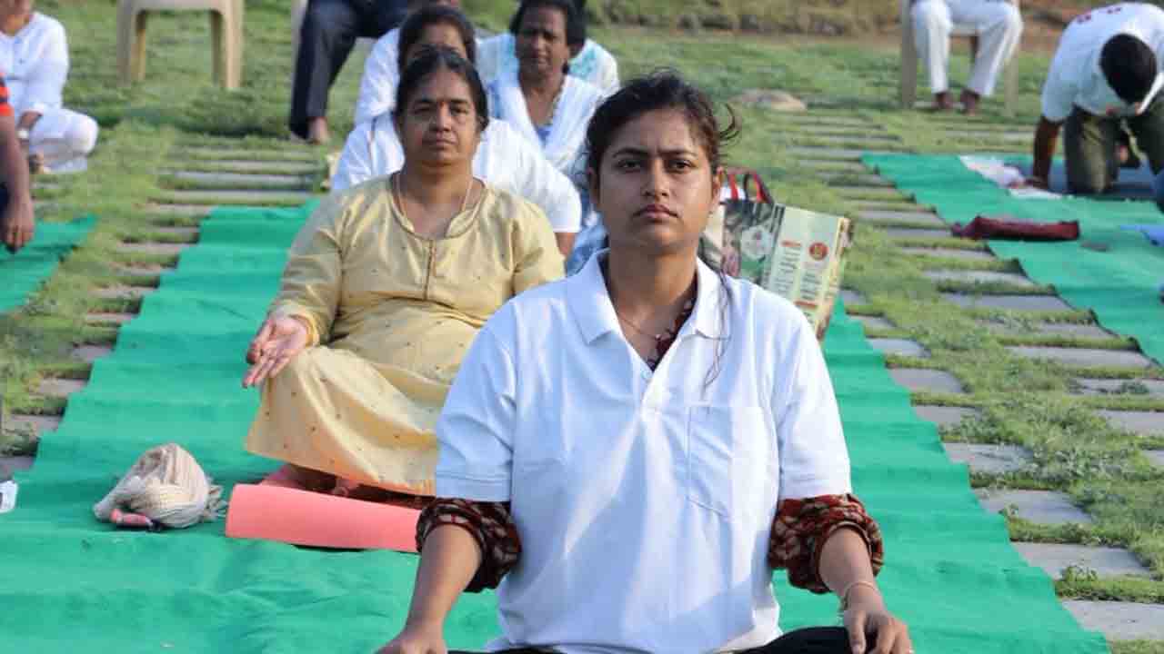 Yoga | జీవనశైలిని సానుకూల దిశగా మలిచే శక్తివంతమైన సాధనం యోగా : కలెక్టర్‌ చాహత్‌ బాజ్‌ పాయి