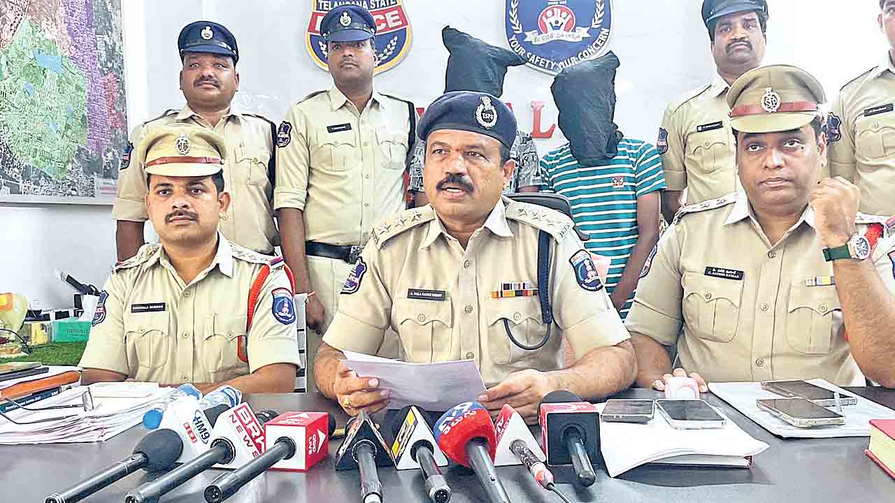 డెలివరీ బాయ్స్‌గా వెళ్లి ద్విచక్ర వాహనాల చోరీ