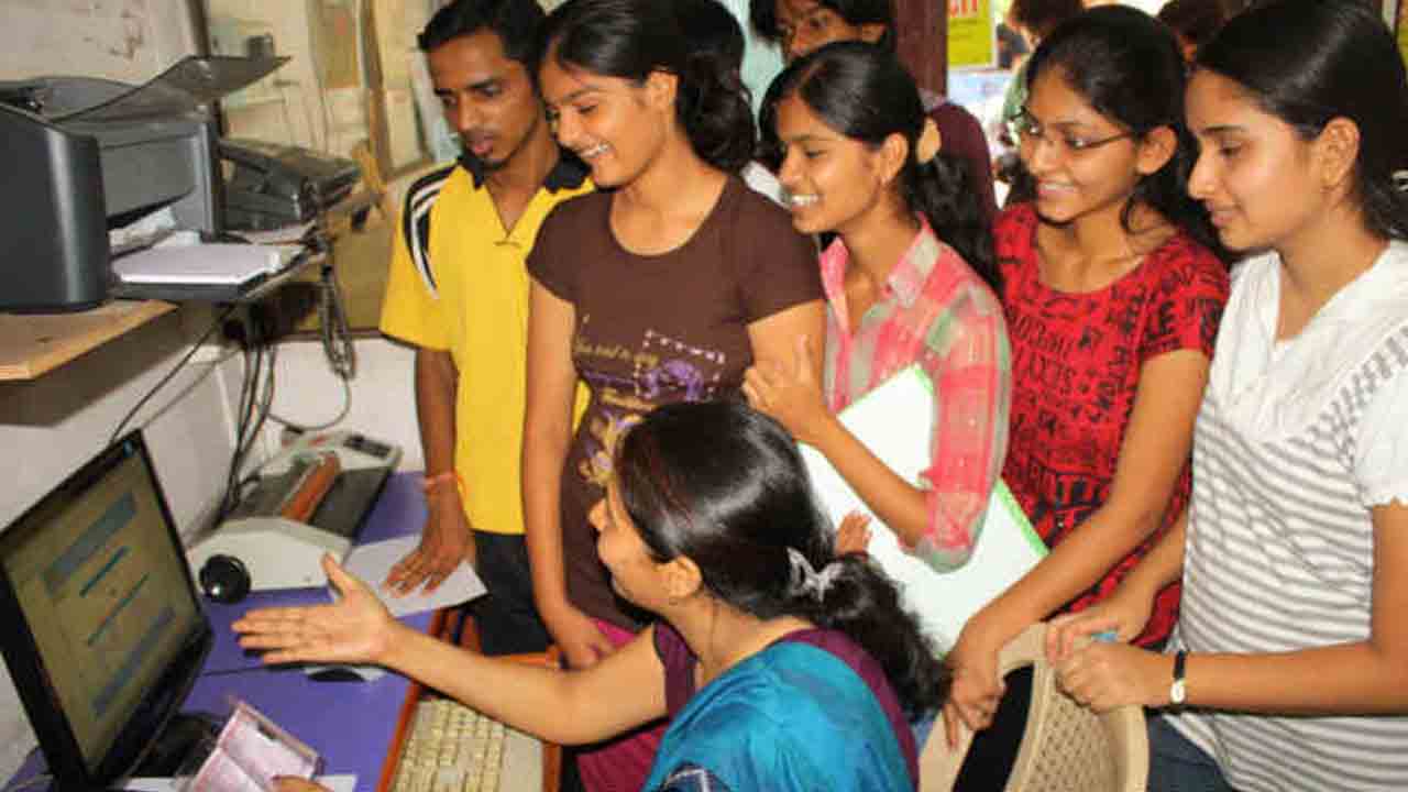 రేపు ఈసెట్‌ హాల్‌ టికెట్లు విడుదల