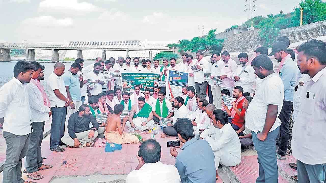 రైతుబంధు కేసీఆర్‌.. రాబందు రేవంత్‌!