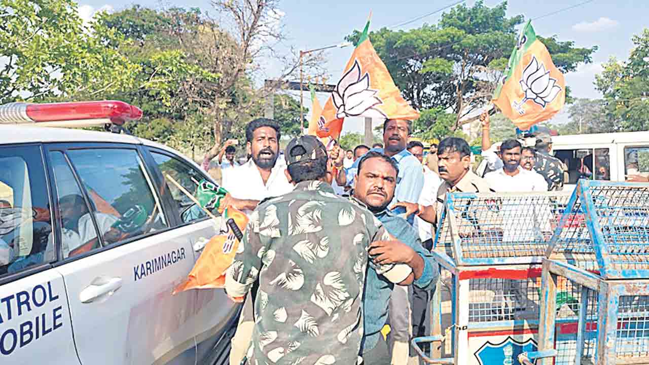 బీజేపీ బరితెగింపు.. హుజూరాబాద్‌ ఎమ్మెల్యే కార్యాలయంపై దాడికి యత్నం