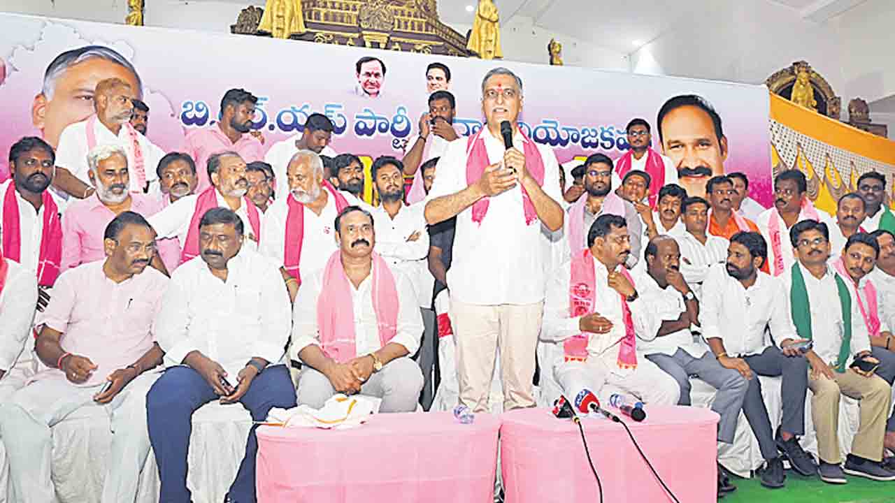 మంత్రి ఉత్తమ్‌వి ఉత్తర ప్రగల్భాలే.. ధాన్యం కొంటే రైతులు రోడ్డెందుకు ఎక్కుతరు