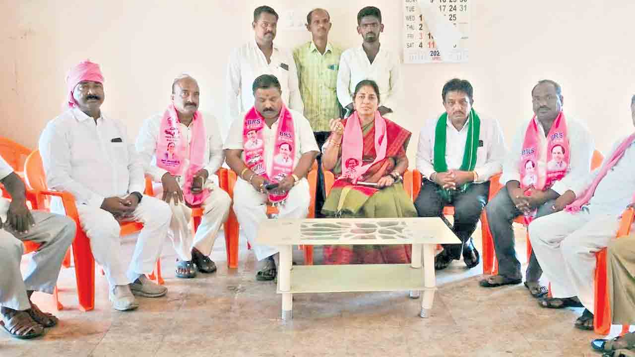ఆలేరులో స్తంభించిన అభివృద్ధి