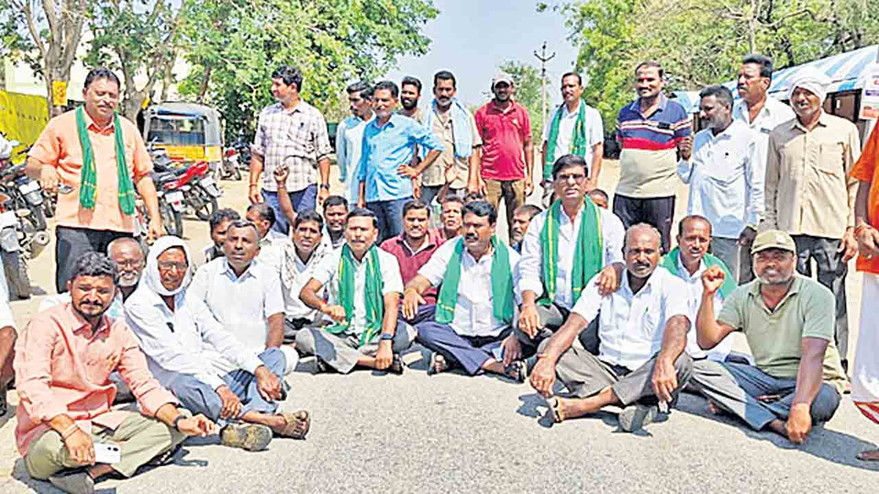 తడిసిన ధాన్యం కొనుగోలు చేయాలి