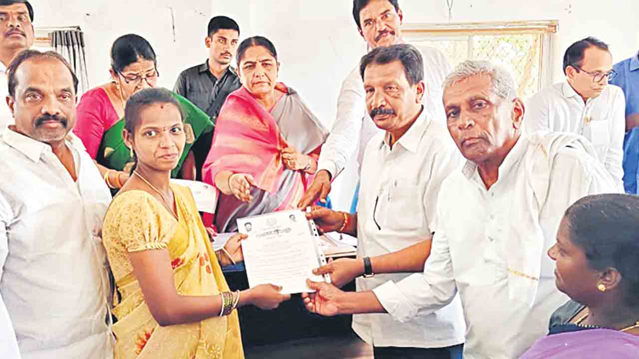ఇందిరమ్మ ఇండ్ల బిల్లులు ఆలస్యం చేయొద్దు