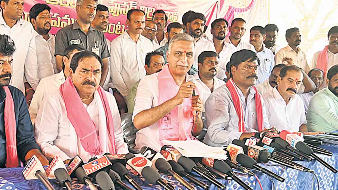 రేవంత్‌ పాలనలో బడులు.. గుడుల ధ్వంసం