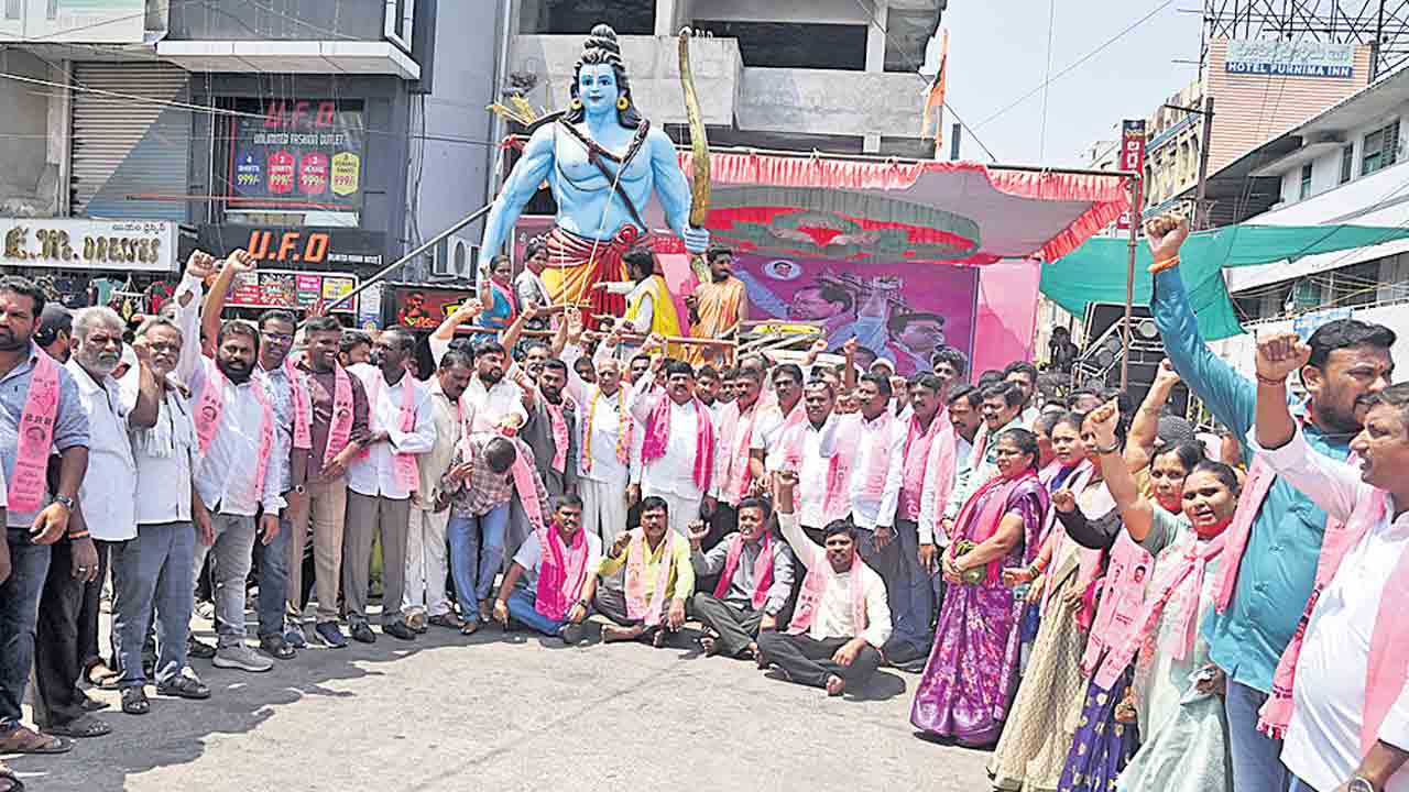 కేంద్ర మంత్రి పదవికి బండి రాజీనామా చేయాలి: నన్నపునేని