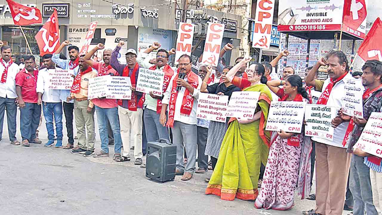 భగీరథ్‌ దెబ్బకు ‘బండి’ డ్యామేజ్‌.. కొడుకుపై పోక్సో కేసుతో సంజయ్‌ ఖేల్‌ ఖతం