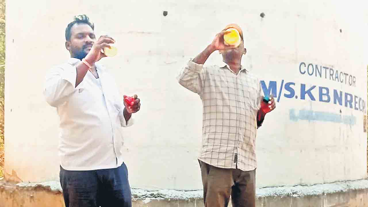 ‘భగీరథ’ సూపర్‌వైజర్ల ఆత్మహత్యాయత్నం