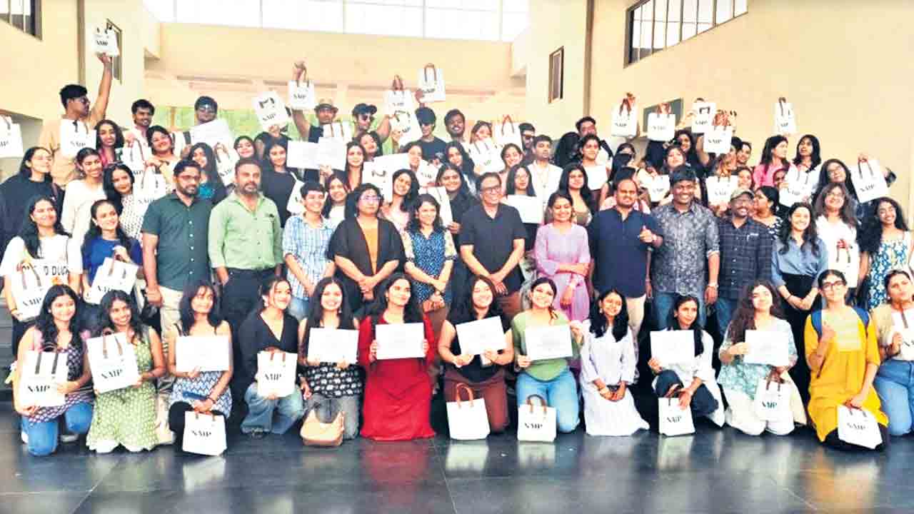 ఎంచుకున్న రంగంలో ఇష్టంతో రాణించాలి
