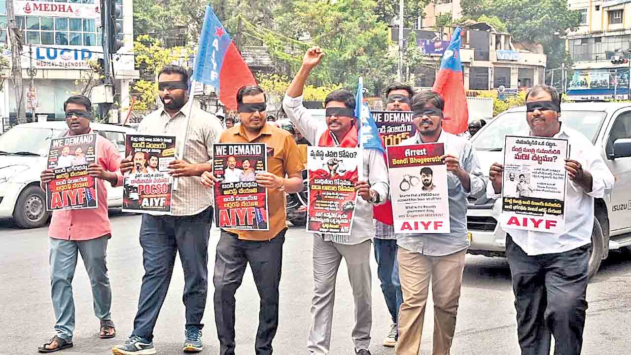 వారమైనా నిందితుడిని అరెస్టు చేయరా?
