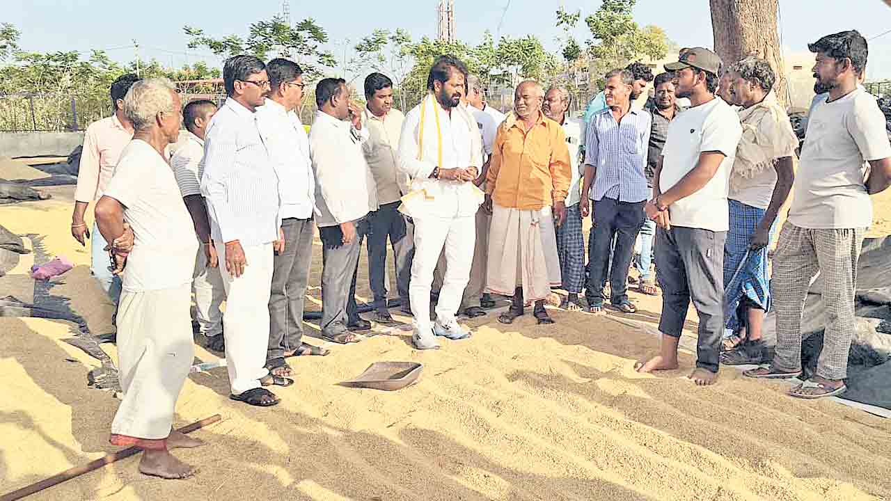 కొనుగోళ్లను వేగవంతం చేయాలి