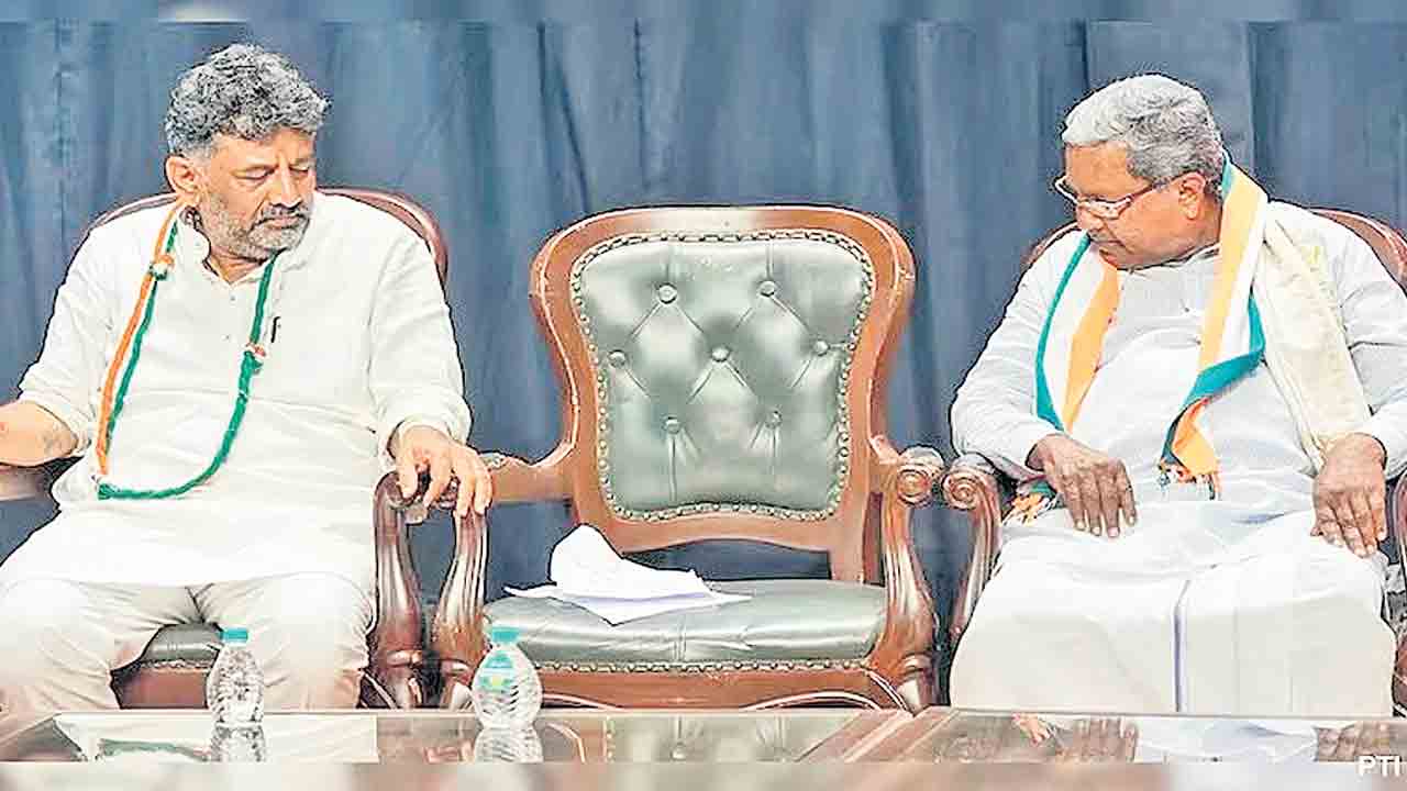 కొనసాగించాలా.. మార్చాలా.. సిద్ధూ, డీకే శివకుమార్‌లపై కాంగ్రెస్‌లో అయోమయం