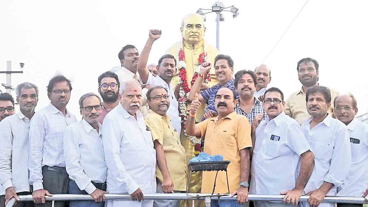 ‘పీవీ’ ప్రాంగణంలో కట్టడాల తొలగింపు