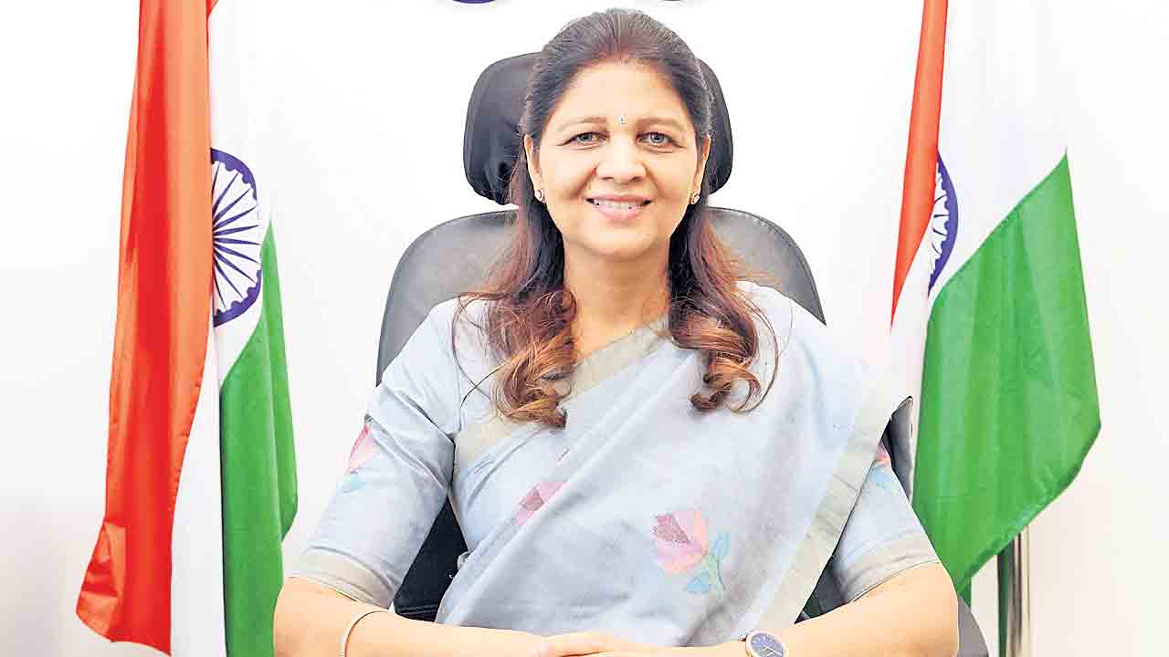 హోంశాఖ చీఫ్‌ సెక్రటరీగా శిఖాగోయెల్‌ బాధ్యతలు