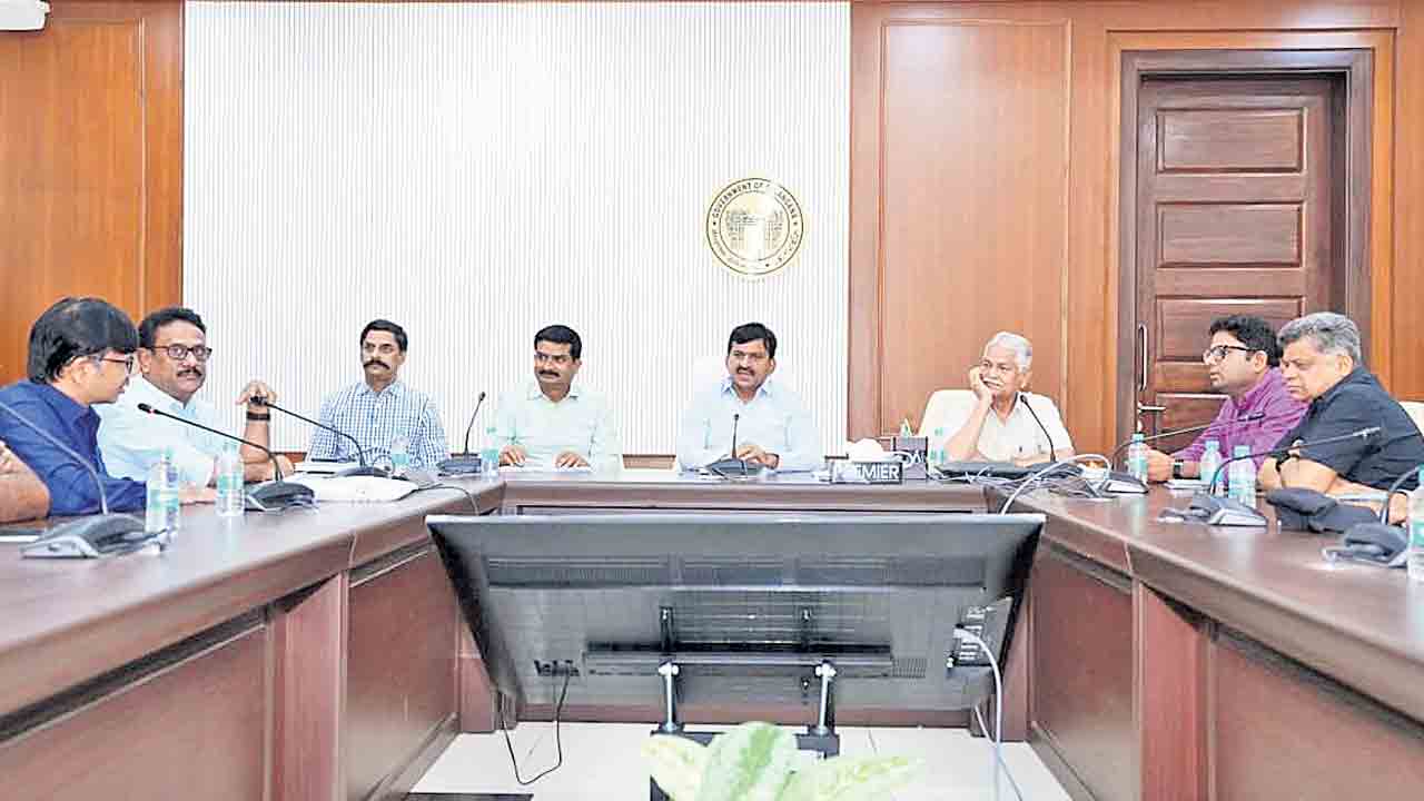 న్యాయపరమైన చిక్కుల్లేకుండా జర్నలిస్టులకు ఇండ్ల స్థలాలు